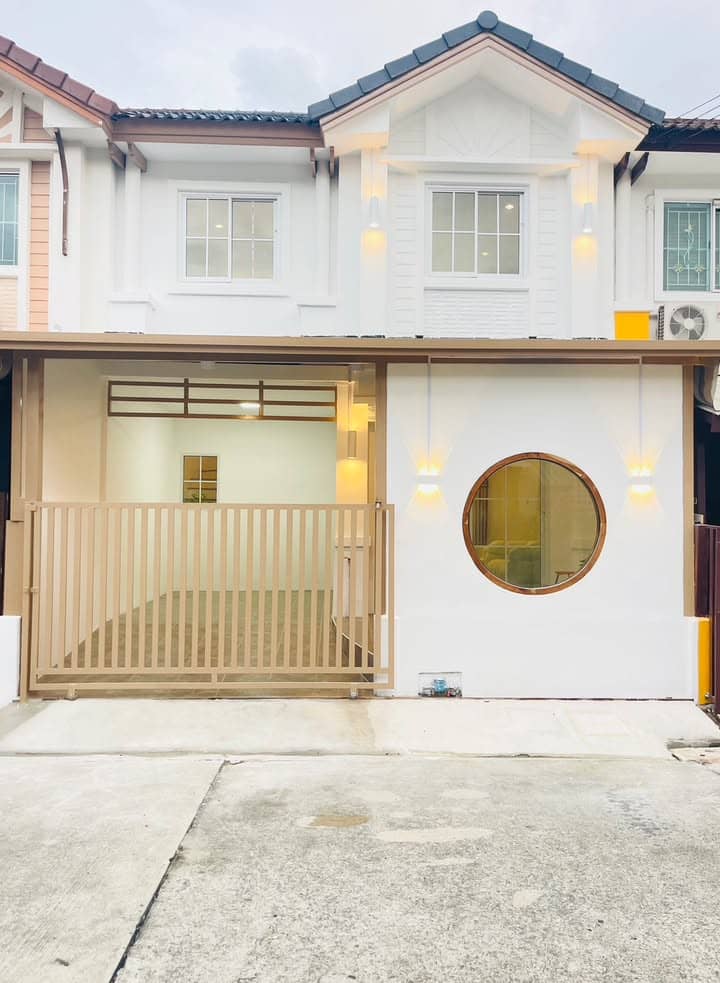 ขายทาวน์โฮมรีโนเวทใหม่ สไตล์มินิมอล พฤกษาวิลล์ 12 วงแหวน–ปิ่นเกล้า